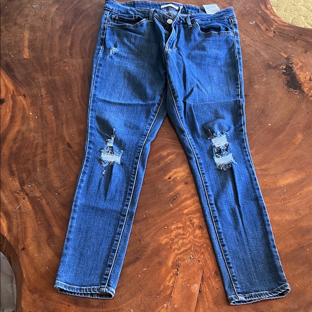 Levi’s Blue Distressed Women Jeans, skinny jeans, used but in great condition.